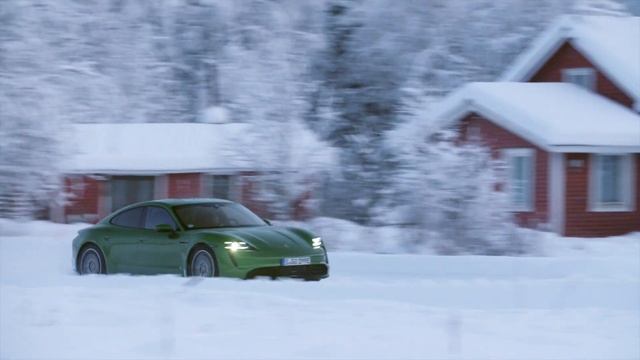 Mamba Green Taycan - Driving, Exterior, Interior - Snow and Ice смотреть онлайн