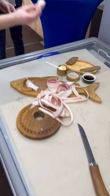 Как мы сегодня с коллегами обедали в магазине😁 #строганина смотреть онлайн