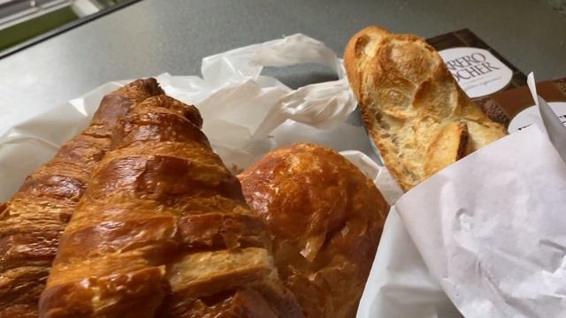 Eating The Best Fish Of My Life In Paris: Delicious Croissants, Macarons, Baguettes And Desserts смотреть онлайн