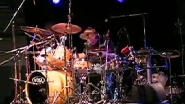 Gregg Bissonette на музыкальной выставке в Москве 24.09.2004 смотреть онлайн