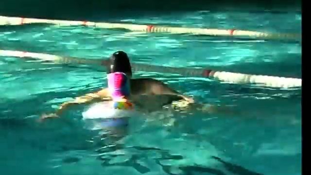 Илья делает уроки, бассейн смотреть онлайн