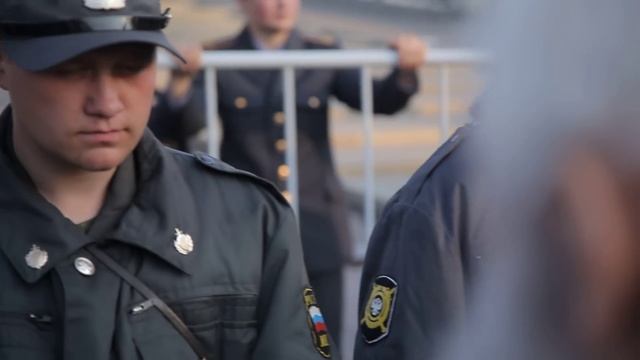 Дедушка обращается к ментам на Болотной смотреть онлайн