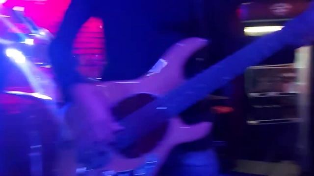 Banda Neon 80 com participação especial de Mariana Martins no Strongwash смотреть онлайн