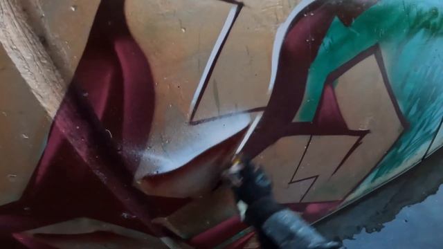 Graffiti bombing under bridge. Rebel813 4K 2022 смотреть онлайн