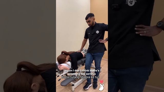 Sophia Albarakbah tahan sakit kena urut,suka dengar Sophia cakap english lancar sangat 😍 смотреть онлайн