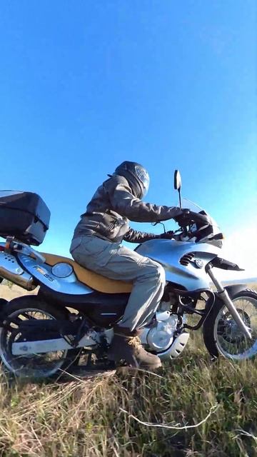 Работа подвески BMW F 650 GS езда по полю смотреть онлайн
