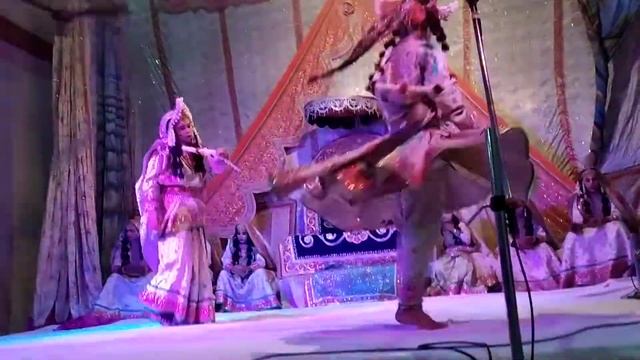 rash Lila me Radha Rani or thakur ji Ka niratye смотреть онлайн