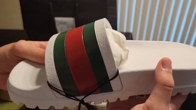 Gucci Slides Unboxing 2021 смотреть онлайн