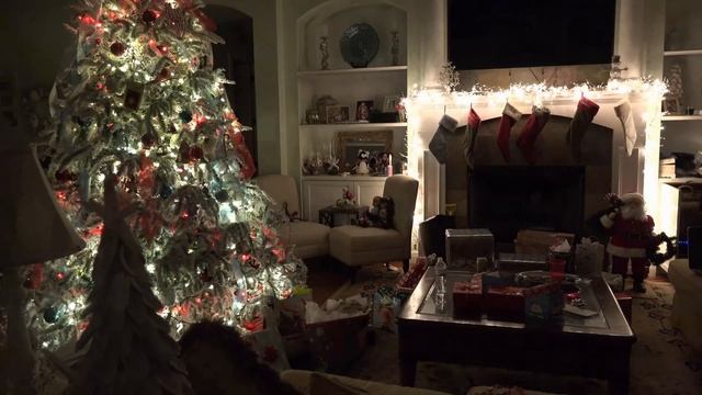 The Real Santa Claus Caught on Tape / Camera /Video 4K Ultra HD Enters Home Eats Cookies drinks Mil смотреть онлайн
