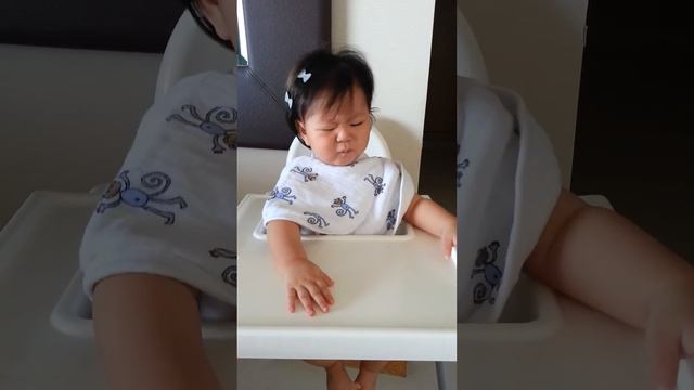 Baby Natalie on ikea highchair смотреть онлайн