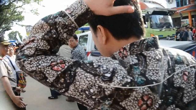 WILY VS AZIZ KOMISI 3_0.avi смотреть онлайн