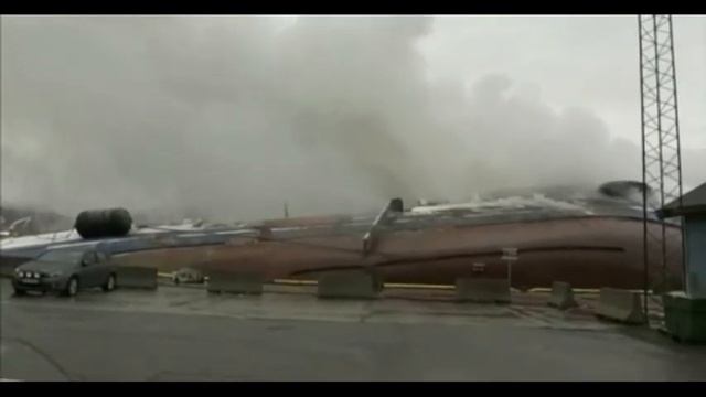 Russian fishing trawler Bukhta Nayezdnik burns and overturns in Norway смотреть онлайн