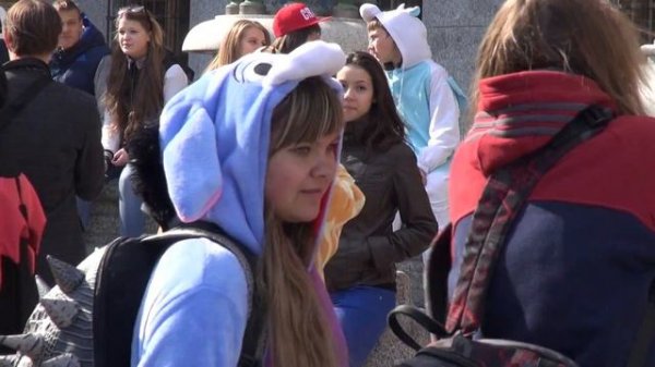 Флешмоб Free Hugs на Арбате