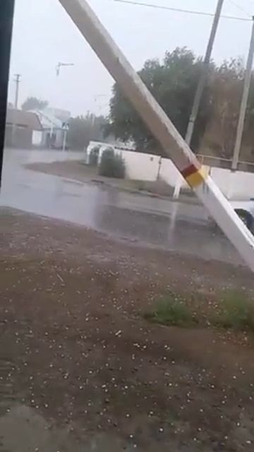 Жители в шоке. Град в жару 45 градусов. смотреть онлайн