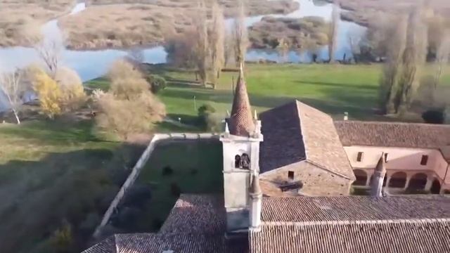 Santuario della Beata Vergine Maria delle Grazie in volo col drone смотреть онлайн