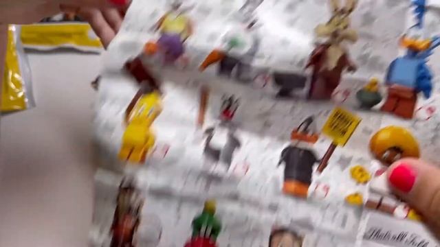 Челлендж LEGO пакетиков LOONEY TUNES против скрепышей! смотреть онлайн