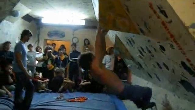 Ivan Lisica (SPK Marulianus) na PH u boulderingu смотреть онлайн