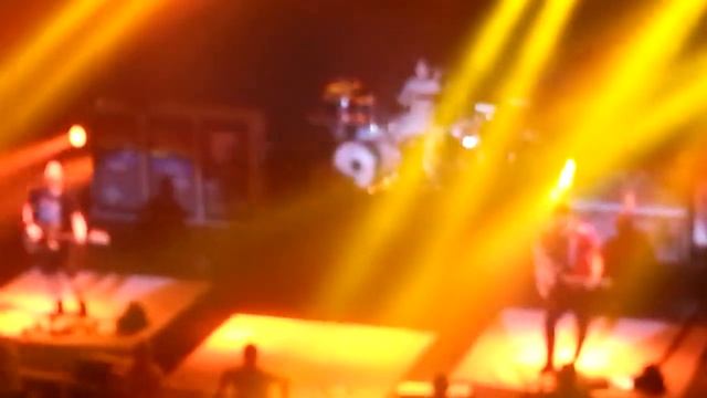 Blink 182 Fuck a dog & All the small things! @ Manchester Apollo 24.07.2012 смотреть онлайн
