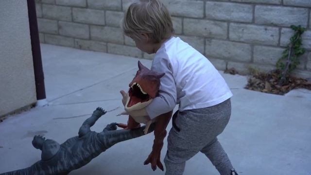 Calikids - Jurassic World Carnotaurus Toro & Apatosaurus Toys Unboxing