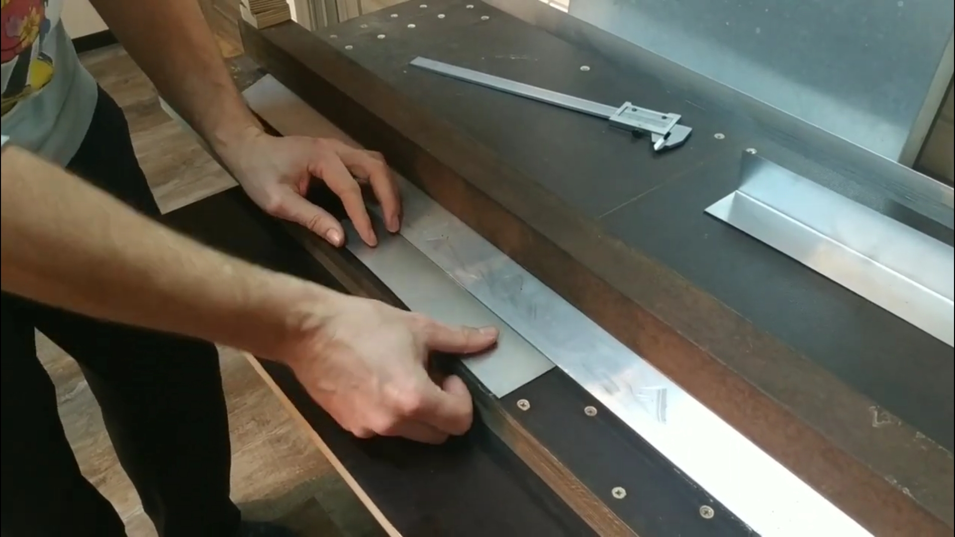 Примитивный листогиб смотреть онлайн