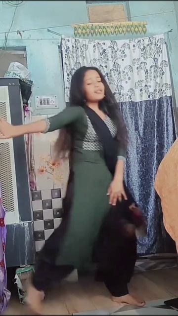 Dance Practice At Home By Young Girl смотреть онлайн