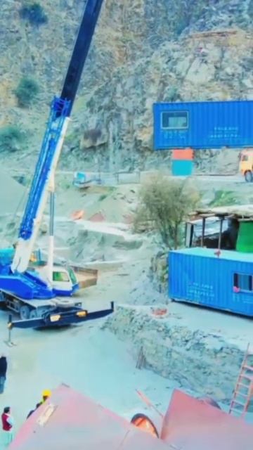 Mobile Crane Lifting Weights Container 450 Ton || Mobile Crane 450 Ton смотреть онлайн