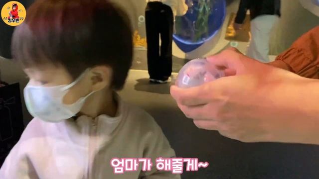 [SUB] 아쿠아 플라넷에 가서 너무 행복한 26개월 아기!! смотреть онлайн