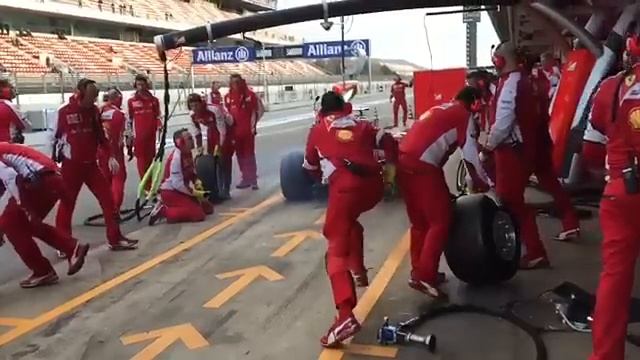 Pit Stop Ferrari- Kimi Test Barcelona 2015