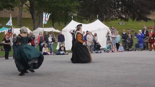 La Volta danced by the Arbeau Dancers at Lincoln Castle смотреть онлайн