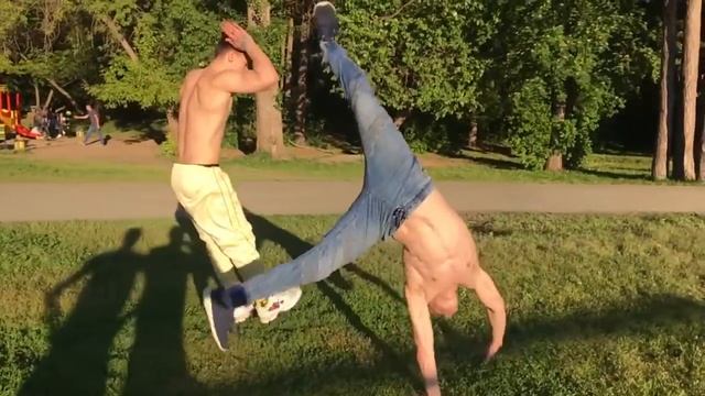 Акробатика в лесу в slow mo (замедленная съемка) смотреть онлайн