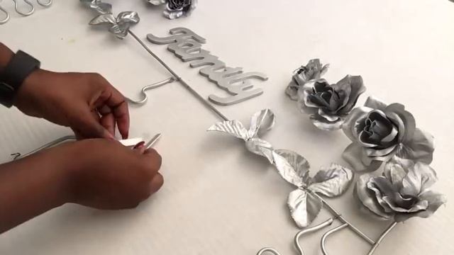 Diy Metallic Wall Decor For Family Photos| Dollar Tree Wall Decorating Idea! смотреть онлайн