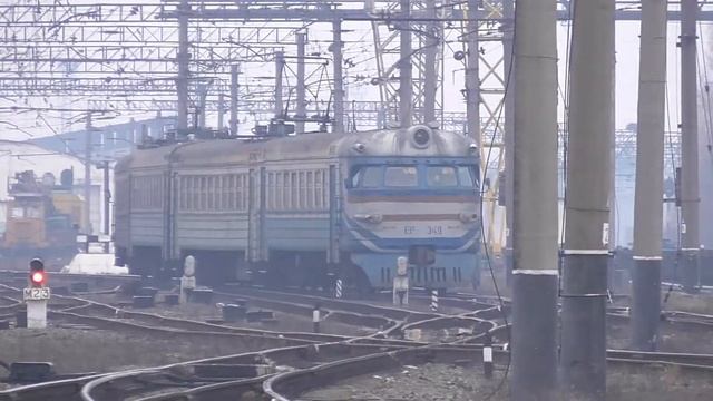 [УЗ] Движ в Чопе / Венгерские М62 и евроколейники || М62, DHM7, ВЛ11М смотреть онлайн