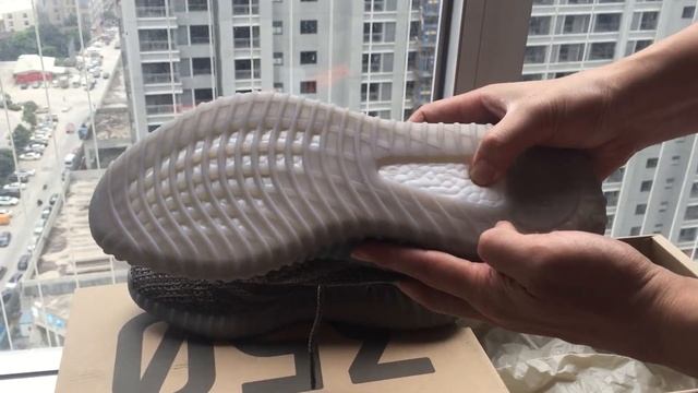 Adidas Yeezy boost 350 V2 Beluga смотреть онлайн