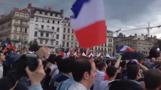 France v Albania Euro 2016 - French National Anthem - Lyon Fan Park смотреть онлайн