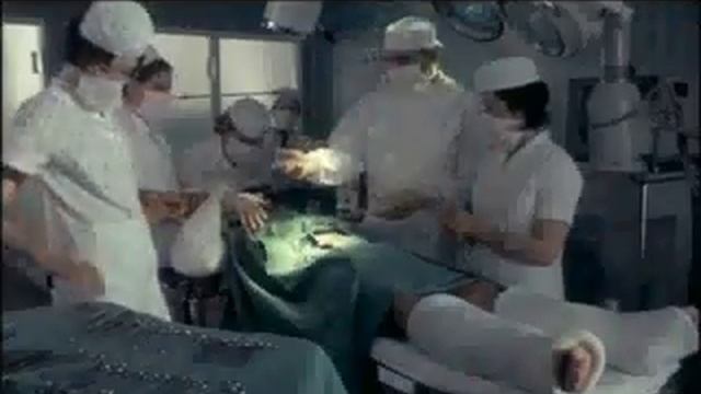 Film "Je sais rien mais je dirai tout" (scène Pierre Richard & l'opération) смотреть онлайн