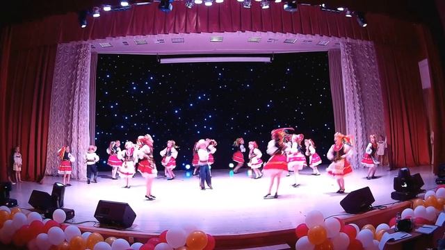 Ансамбль танцю "Фаворит" танок "Подільські викрутаси" смотреть онлайн