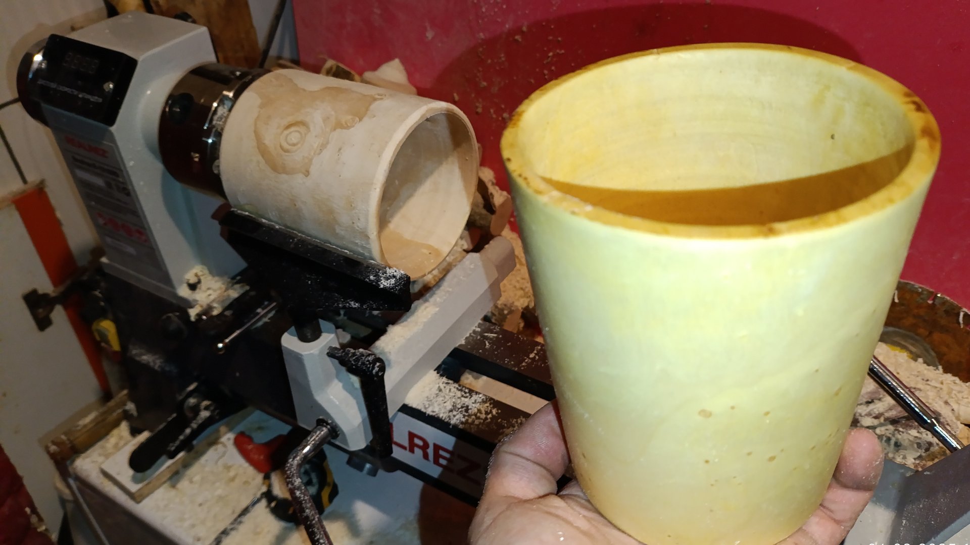 922мл выточил ещё больше бокал. и 845мл доделал. высушил хорошо отполировал и покрыл льняным маслом смотреть онлайн