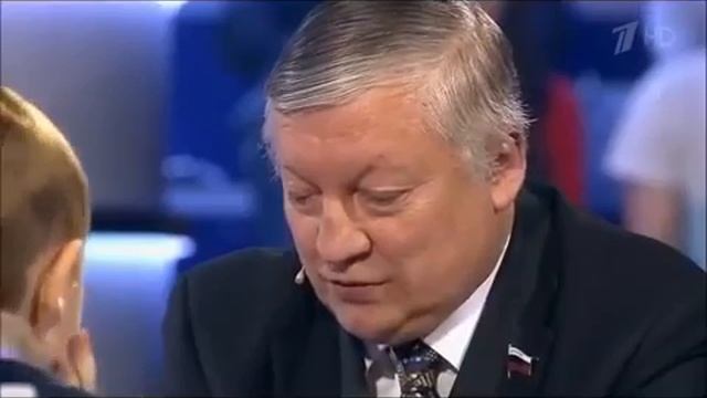 Misha Osipov at 3 years playing chess with Anatoly Karpov, with English subtitles смотреть онлайн