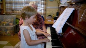 Радослава Лемешкина, 3 года. Знакомство с полифонией. Пьеса 'Богатырь'.