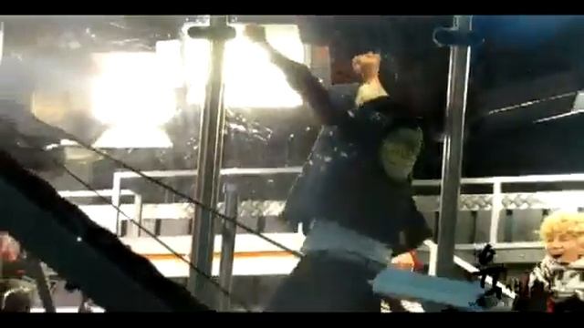 120228 「 FanCam 」 B.A.P _ Yong Guk & Zelo ♚ Funny dance смотреть онлайн