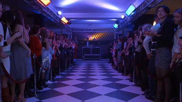 LSS | Deep in Vogue. Met Gala смотреть онлайн