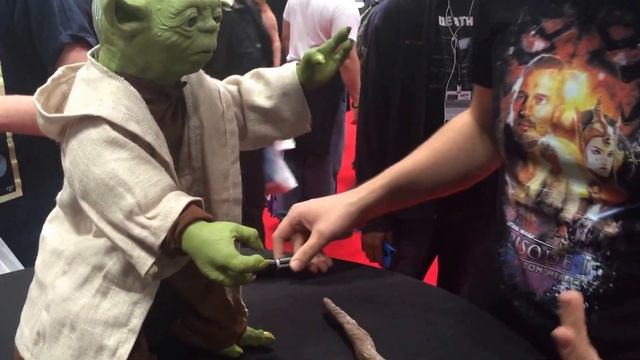 Yoda bot teach you the force at NYCC смотреть онлайн