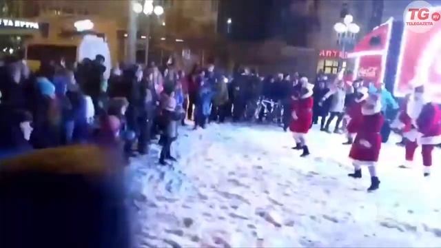 «Свято наближається». Coca-Cola в Рівному. Майдан Незалежності. 08.01.2017 смотреть онлайн