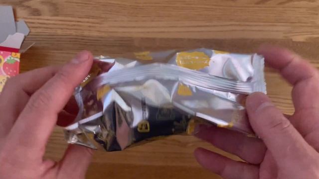 Lotte, Koala's march. Chocolate, strawberry and cheesecake flavors. Chocolate snack. смотреть онлайн