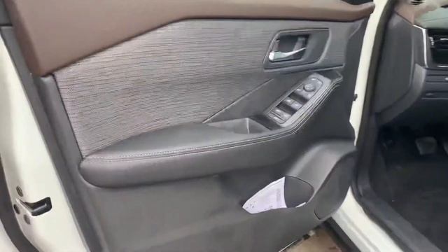 Tara the Nissan Rogue ! смотреть онлайн