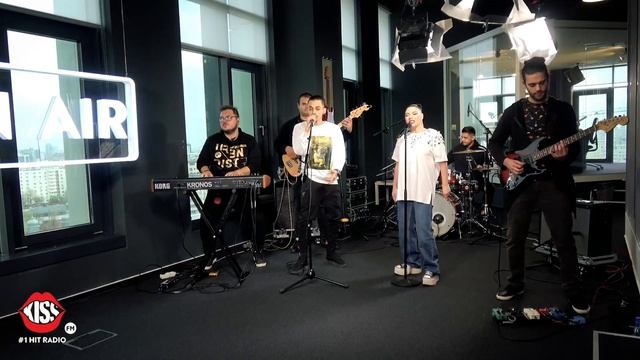 JUNO & JO - Mă mai ia (Live @ Kiss FM) смотреть онлайн