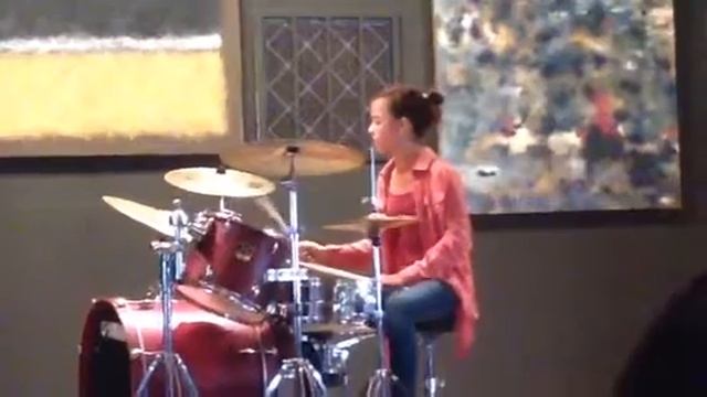 Alicia on the Drums смотреть онлайн