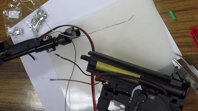 fusil airsoft actualizacion de baterias 8,1v NI MH a baterias lipo 11v смотреть онлайн