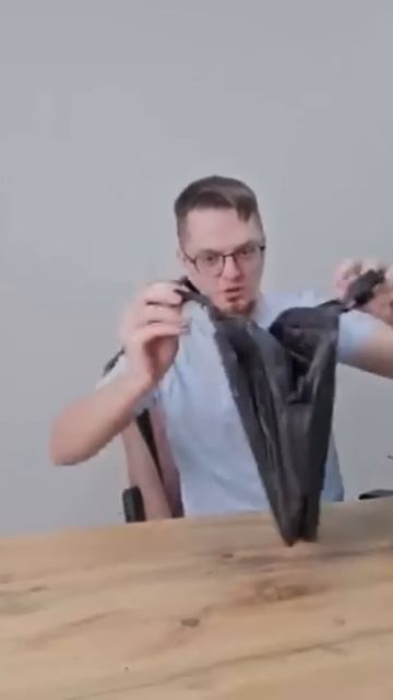 Как пахнет сумка от Lenovo Legoin - Ремонтяш проверяет #распаковка #lenovo #legion #shorts #смех смотреть онлайн