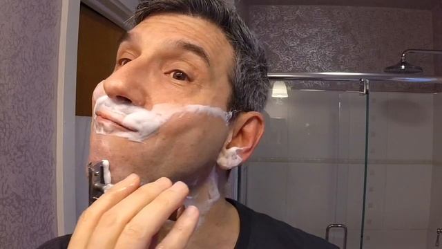 RazoRock Wunderbar Slant and Lucky Tiger Liquid Shaving Cream смотреть онлайн
